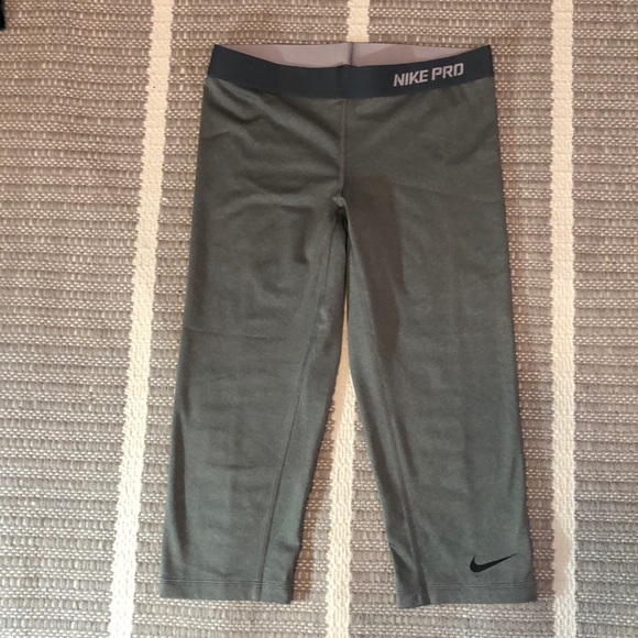 Nike Pro 3/4 Leggings Grey Medium - Picture 2 of 3